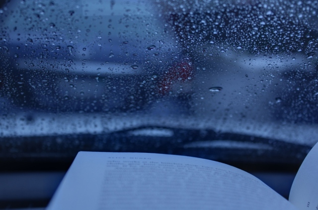 books-condensation-reading-water-drops-1054206-3836x2538